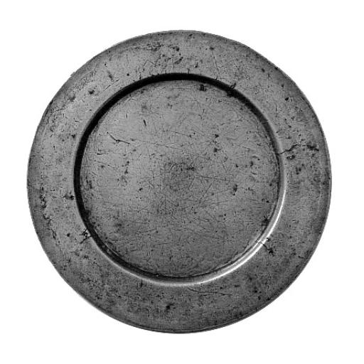 Very rare 6⅞” flat plain rim pewter paten or flagon plate c1603-25